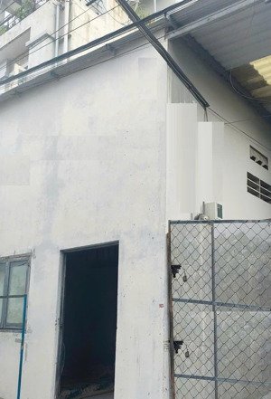 chính chủ bán nhà cấp 4 ở hẻm 2 xe hơi tránh nhau được, đường bình chiểu, giá chỉ hơn 4 tỷ