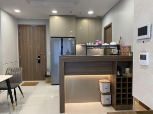 bán căn hộ kingdom , 2pn, 2wc ,72m2 , có sổ , view đông , giá : 7.8 tỷ , liên hệ 