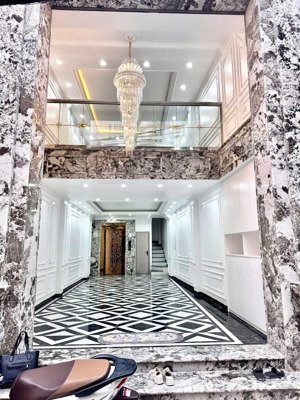 bán mặt phố yên lạc,hai bà trưng . dt 51m2 7tầng mặt tiền 5m . giá 28tỷ. lh :0383426696