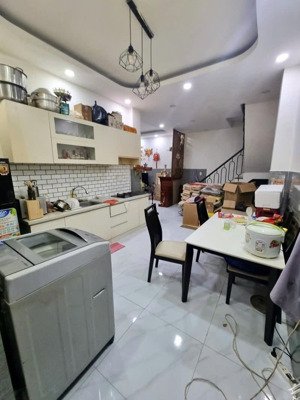 bán nhà quận 3 - sát mặt tiền - ngang gần 4m - chỉ 6 tỷ - hẻm 3m sạch đẹp