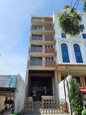 cho thuê tòa văn phòng quốc hương, thảo điền, 6,8x36m, giá 200tr/tháng bao vat, hầm, 7 tầng