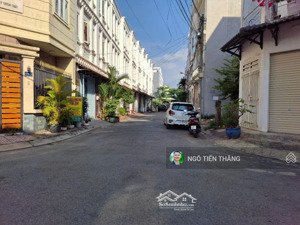 bán nhà 3 tầng xe hơi ngủ trong nhà ngay vòng xoay phú hữu- quận 9