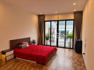 bán gấp nhà p việt hưng 42m2 5 tầng căn góc , oto vào nhà , tương lai mặt đường 11 m hơn 7 tỷ