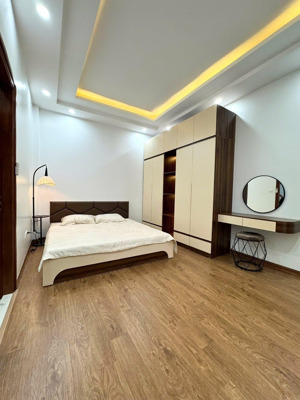 chính chủ gửi bán căn nhà phố ngọc lâm - long biên