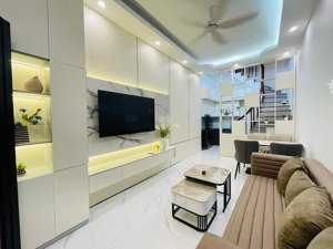 nhà đẹp ngõ phố tây sơn, ngõ thẳng tắp, sát ô tô, 2 mặt thoáng, sân riêng, full nội thất, 41m*5t