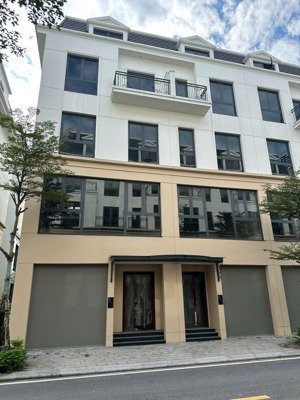 bán nhà phố liền kề, hướng đb, phù hợp để ở hoặc kinh doanh đầu tư