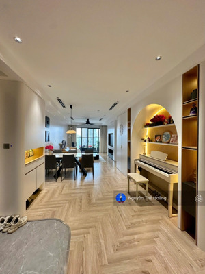 chính chủ cần bán căn góc 144m2 tòa brg. tầng trung bc thoáng mát, full đồ đẹp, có thể vào ở luôn