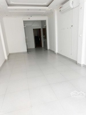 cho thuê nhà đẹp đội cấn, có thang máy, ô tô vào nhà, đường ô tô tránh, đồ cơ bản. 30tr/th