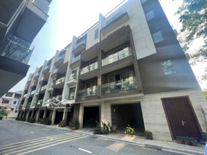 cho thuê nhà mặt phố kim mã dt 80m mt 5m vuông vắn, vỉa hè rộng. nhà 5 tầng kinh doanh bất chấp