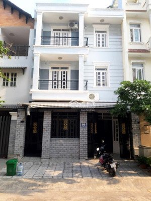 cho thuê bt 300m2 giá cực chất tại đ.4, an phú, q2, hcm