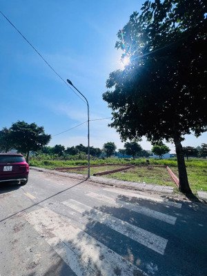 bán rẻ nền đất mt đường 12m thấp hơn 100tr so với các lô đường 8m. kdc phùng hưng, an viễn.