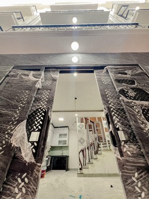 bán mặt phố nguyễn văn viên, hai bà trưng.dt 65m2 6t mặt tiền 4,5m.giá: 25tỷ.lh : 