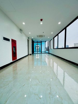 chính chủ cho thuê văn phòng tại đê la thành - nhờ anh em môi giới tìm khách