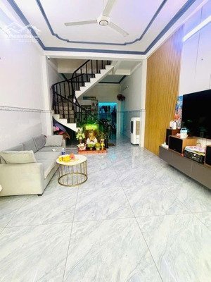 nhà đẹp ở ngay, ô tô ngủ nhà - khu đồng bộ pham văn bạch, sát metro - 64m2, 2 tầng - hơn 7tỷ