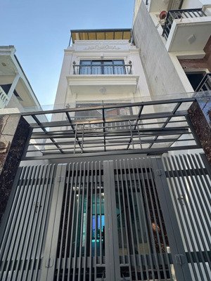 siêu phẩm nhà đẹp - ô tô đỗ cửa - vị trí vàng thạch bàn, long biên