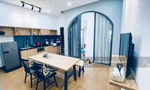 tòa căn hộ 5 tầng 6 phòng
diện tích đất 120m giá chỉ nhỉnh 12 tỷ
doanh thu hiện tại 60100 triệu