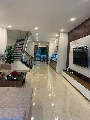 siêu phẩm nhà 5 tầng có thanh máy mặt tiền đường 10m5 mới đẹp, hoà xuân lh 