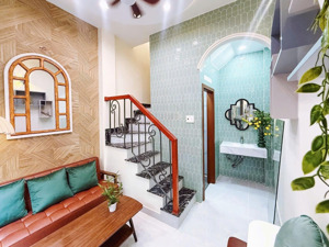 nhà đẹp tỷ mỷ từng chi tiết 4 tầng 2 phòng ngủ hẻm vip