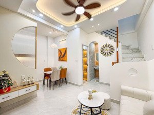 nhà đẹp chỉ việc xách vali ở 2 tầng 3 phòng ngủ hẻm xe hơi