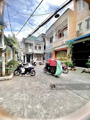 siêu phẩm 3 tầng - sát quận 1 - dtsd 90m2 - hẻm xe hơi phan xích long - giá chỉ 6.9 tỷ