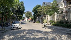 lô góc 3 mặt tiền - 40m2 phố việt hưng 4 ô tô tránh - vỉa hè rộng, phố kinh doanh. giá 14,9 tỷ