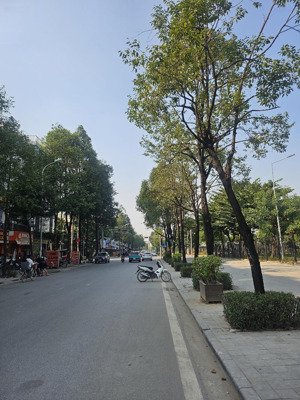 bán nhà phân lô vỉa hè sáng thoáng gần bv nhi & công viên đô nghĩa. tâm điểm kết nối vành đai 4