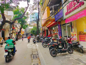 chủ nhà định cư nước ngoài, cần nhà nhà mặt phố , ngõ gạch, diện tích 32/38m2.