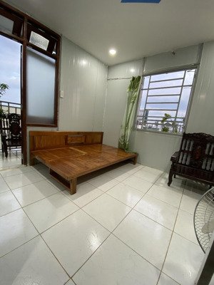 cho thuê căn hộ dịch vụ ban công gần quận 1