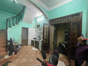 chính chủ cho thuê nhà nguyên căn 3 tầng số 10 ngách 39 ngõ 491 đường la thành, ba đình