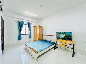 phòng giá rẻ full nội thất ở liền có thang máy ngay etown cộng hoà
