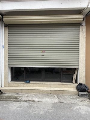 bán nhà hậu dưỡng 55m x 3 tầng 6,4 tỷ ô tô 16 chỗ đỗ cửa kinh doanh cực mạnh ,sát kcn ,bệnh viện