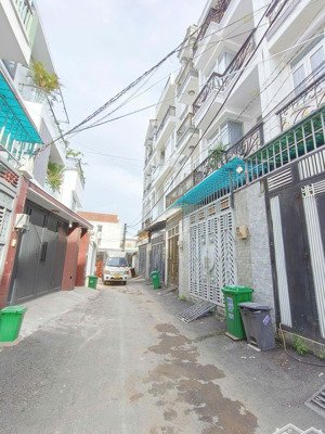 rẻ nhất khu- ngay chợ hiệp bình- xây 4 tầng- gồm 4 pn+4wc- sổ hồng hoàn công đầy đủ