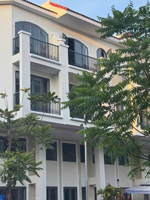 giỏ hàng độc quyền senturia nsg. gía tốt nhất thị trường chỉ từ 7 tỷ. sẵn sổ hồng trao tay.