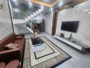 nhà lô góc sát hồ đền lừ ngõ thông 50m ra ô tô, kd, sđcc, btcc, kqh, nội thất hiện đại, 40m2 * 5t