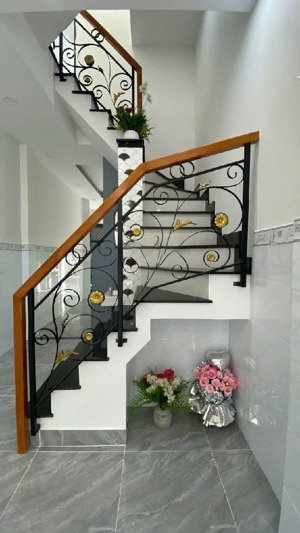 bán nhà mặt tiền giá 6 tỷ nhỉnh vị trí giao tuyến vàng âu cơ lạc long quân trịnh đình trọng