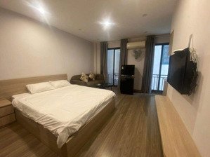 phố âu cơ - tây hồ. căn hộ dịch vụ - thang máy - lô góc . mt 10m , dt 71m2 x 5 tầng. giá 19 tỷ