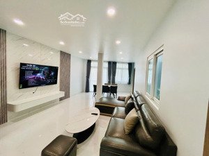 thuê ngay 3pn2wc 100m2 ban công giá chỉ 25tr ngay nguyễn thái bình quận sát q4 q3 lh 