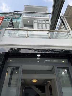 bán nhà mt lạc long quân (nối dài) p3 q. 11. đường rộng 18m. vị trí trung tâm nhất q11. chỉ 10 phút