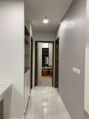 cho thuê cc kingdom 101, 17 triệu, 72m2, 2pn, 2wc, đầy đủ tiện ích,nội thất cơ bản , lh 