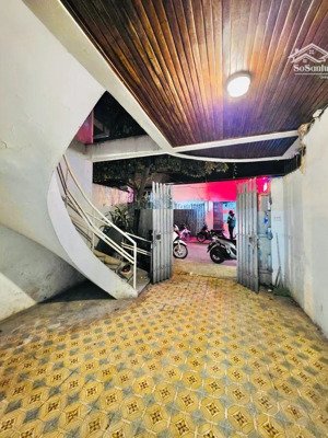 bán nhà phân lô hoàng văn thái,110m 3 tầng giá 32 tỷ,lô góc,ô tô tránh,kinh doanh thuận tiện