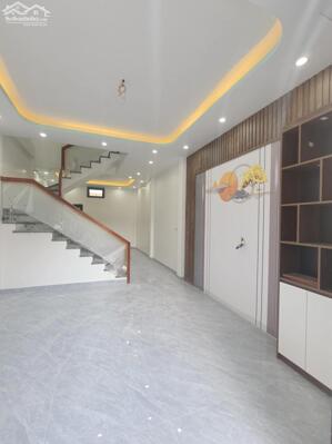  Bán nhà 3 tầng - Gần chợ chiều Đa Phúc - Ô tô đỗ cửa