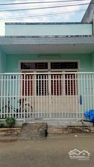 nhà cấp 4 gần chợ long phước giá rẻ chỉ 3,35 tỷ dt 54m2 (ngang 5m) đường 7m có vỉa hè 2 bên