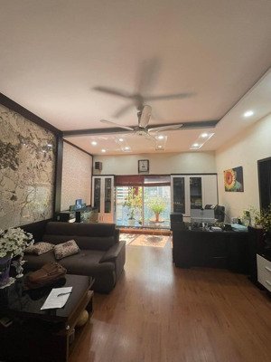 cc cần bán nhà pl xuân thủy cg ô tô 7 chỗ vào nhà, gần phố 7 tầng thang máy dt 65 m2 giá 25