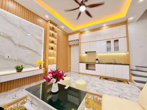 bán nhà riêng 37m 6 phòng ngủ hoàng mai. giá 7,x tỷ. hàng hiếm có 1-0-2