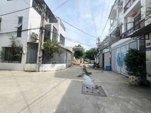 kẹt tiền bán gấp nhà 3 tầng khu phân lô 60m², hxh, sát ql13 mở rộng, gần hồng long vạn phúc, 7,6 tỷ