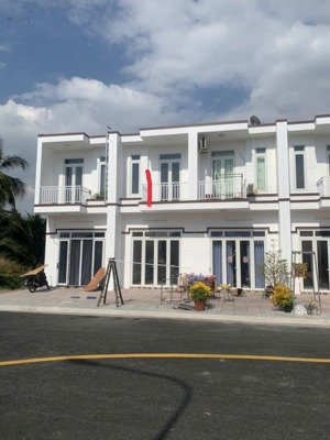 cho thuê nhà nguyên căn 1 trệt 1 lầu khu nhà ở bình nhâm 42