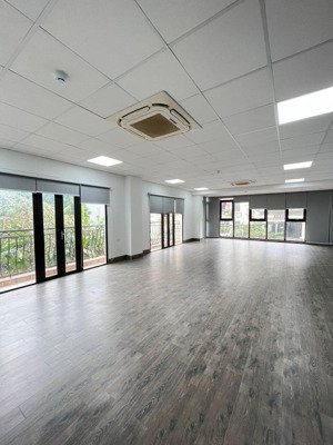 chính chủ cho thuê sàn 82m2 giá 8,5tr phố văn quán, sàn đẹp thoáng 2 mặt