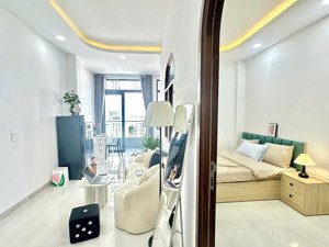 căn hộ 1 phòng ngủ, 1 phòng bếp, ban công/cửa sổ, máy giặt riêng, hoàng hoa thám