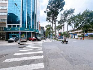 siêu phẩm quận 1. dt 120m2 hẻm xe hơi tiện xây mới kinh doanh tiện lợi