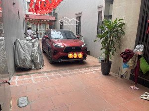 chính chủ bán nhà 5tx32m2, full nội thất, gần đường 40m hồng tiến, giá chỉ 7,x tỷ